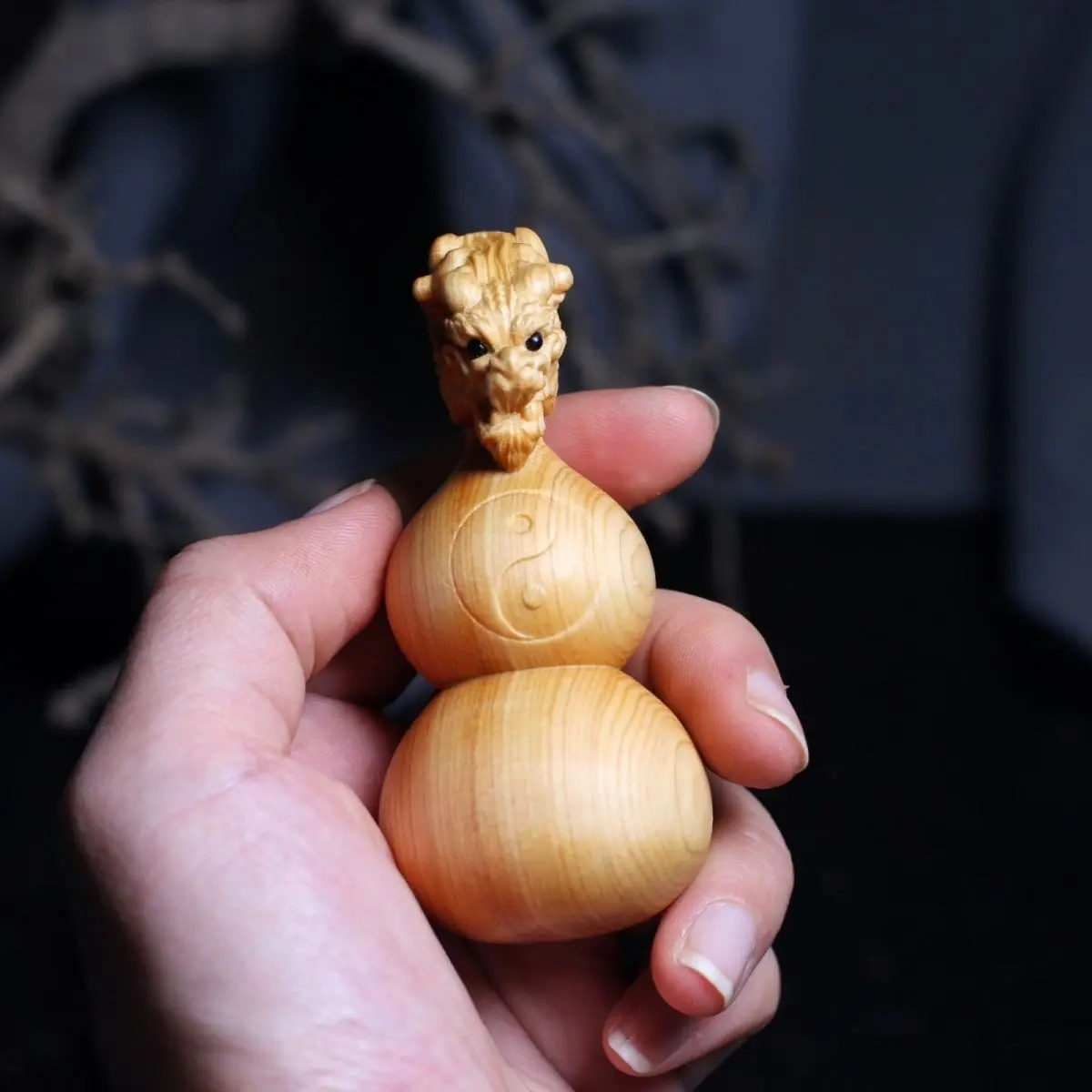 Резьба по дереву Thuja для закупки денег, тыква нафу, тыква Фу Лу, ручная цепочка из твердой древесины, ручная работа, традиционные украшения для игрового стола
Резьба по дереву Thuja для закупки денег, тыква нафу, тыква Фу Лу, ручная цепочка из твердой древесины, ручная работа, традиционные украшения для игрового стола