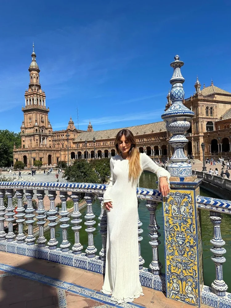Elegant Ruffle Hem Knit White Long Dress Women O-neck Flare Long Sleeve Backless Bandage Dresses Female 2024 Evening Party Robes
Elegant Ruffle Hem Knit White Long Dress Women O-neck Flare Long Sleeve Backless Bandage Dresses Female 2024 Evening Party Robes