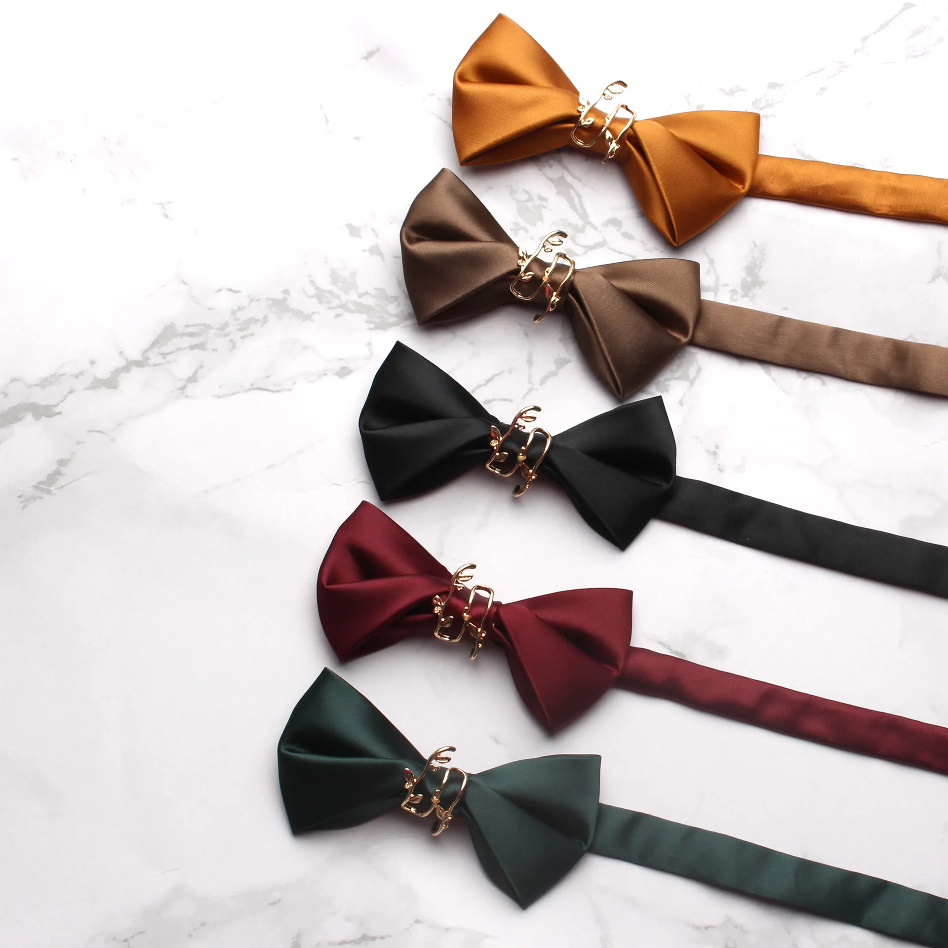 Male and female fashion version of fashion dinner groom business formal male bow tie
Male and female fashion version of fashion dinner groom business formal male bow tie