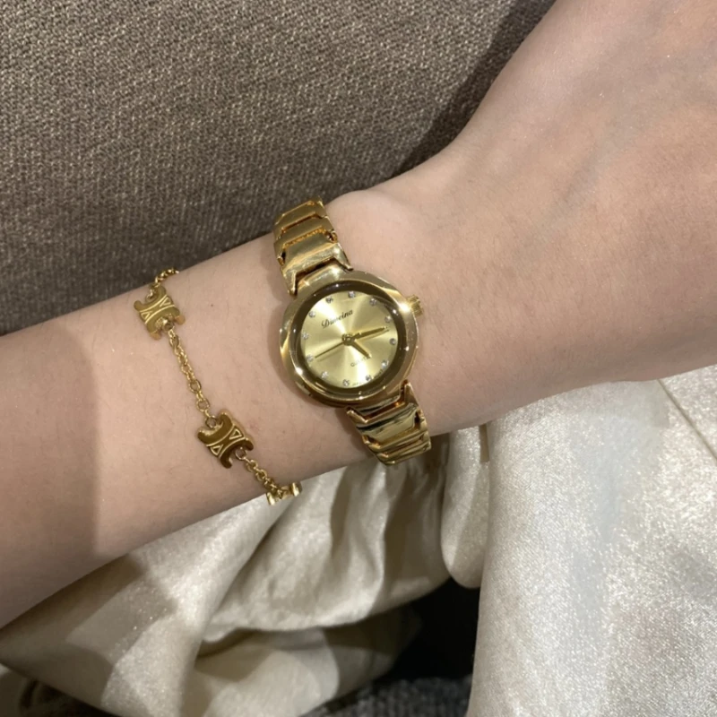 Niche small gold watch Small light luxury diamond-encrusted retro high-grade quartz women's watch Versatile lady feeling
Niche small gold watch Small light luxury diamond-encrusted retro high-grade quartz women's watch Versatile lady feeling