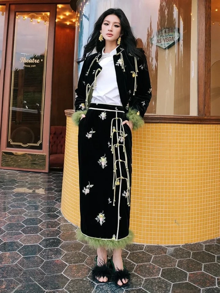 2024 Spring Luxury New Women High Quality Embroidery Jacket Coat With Feathers Mini Skirt Suits Sets for Female
2024 Spring Luxury New Women High Quality Embroidery Jacket Coat With Feathers Mini Skirt Suits Sets for Female