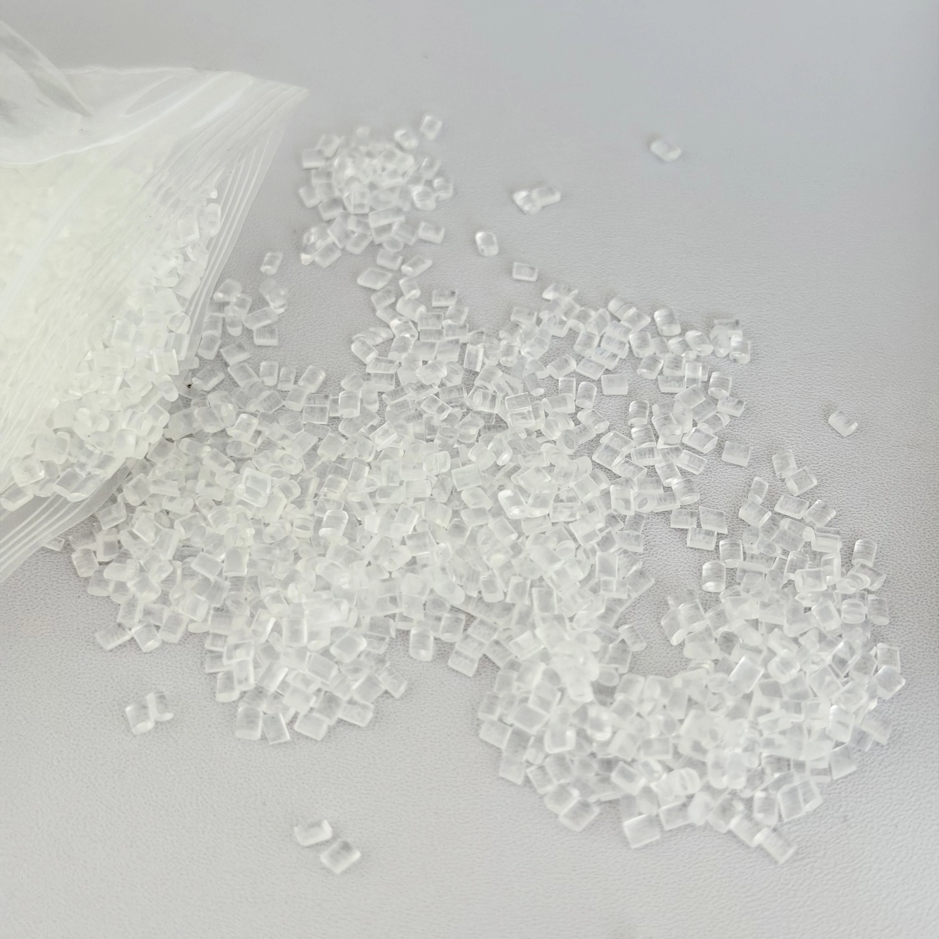 Italian keratin Glue Grain keratin Top Quality Glue Granule Transparent Color For I tip/ U-tip Hair Extension
Italian keratin Glue Grain keratin Top Quality Glue Granule Transparent Color For I tip/ U-tip Hair Extension