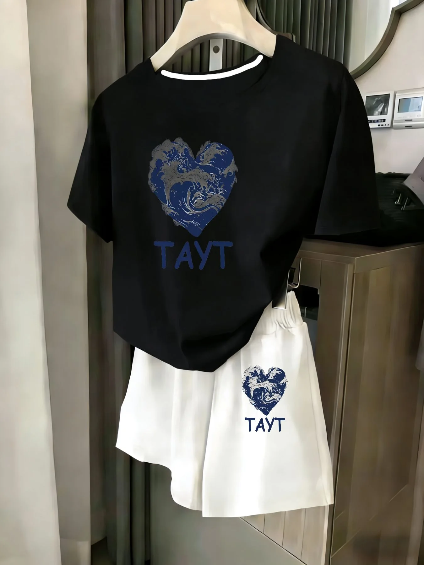 Ladies 2-Piece Set Summer Beach Vacation Casual round Neck Short Sleeve Random Print T-Shirt Elastic Waist Shorts Suit Comfortab
Ladies 2-Piece Set Summer Beach Vacation Casual round Neck Short Sleeve Random Print T-Shirt Elastic Waist Shorts Suit Comfortab