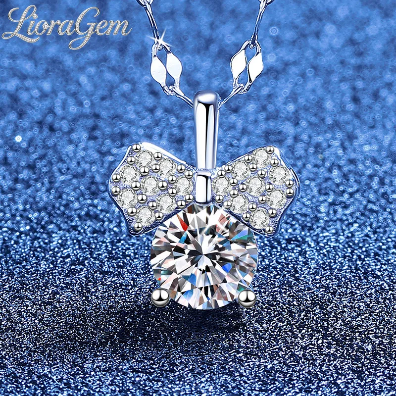 LioraGem Platinum PT950 Classic Cute 1-carat Moissanite Necklace, Bowknot Diamond Pendant Fashion Lip Chain
LioraGem Platinum PT950 Classic Cute 1-carat Moissanite Necklace, Bowknot Diamond Pendant Fashion Lip Chain
