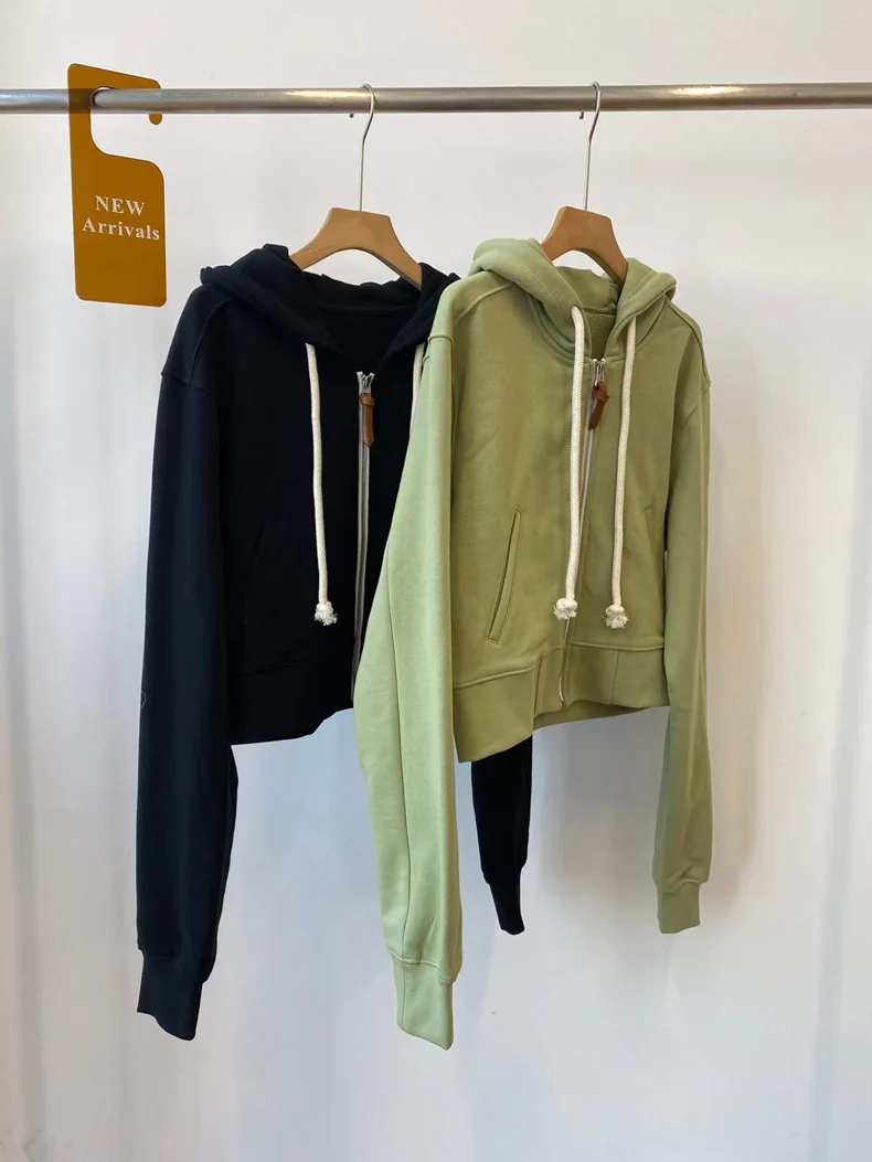 Niche design 2022 early spring hooded drawstring sweater flower embroidery slit casual sweatshirts skirt suit
Niche design 2022 early spring hooded drawstring sweater flower embroidery slit casual sweatshirts skirt suit