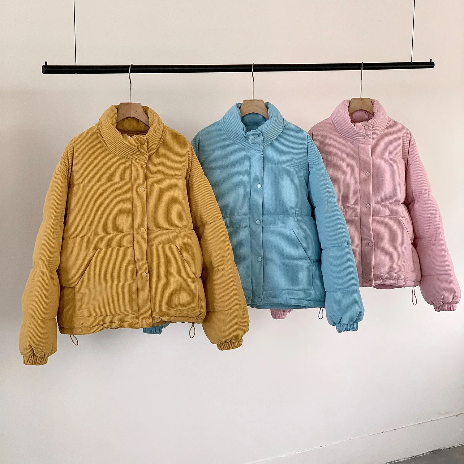Korean Style Solid Corduroy Cotton Jacket Winter Women's Stand Collar Loose Thicken Warm Coat Simple Fashion Parkas Outerwear
Korean Style Solid Corduroy Cotton Jacket Winter Women's Stand Collar Loose Thicken Warm Coat Simple Fashion Parkas Outerwear