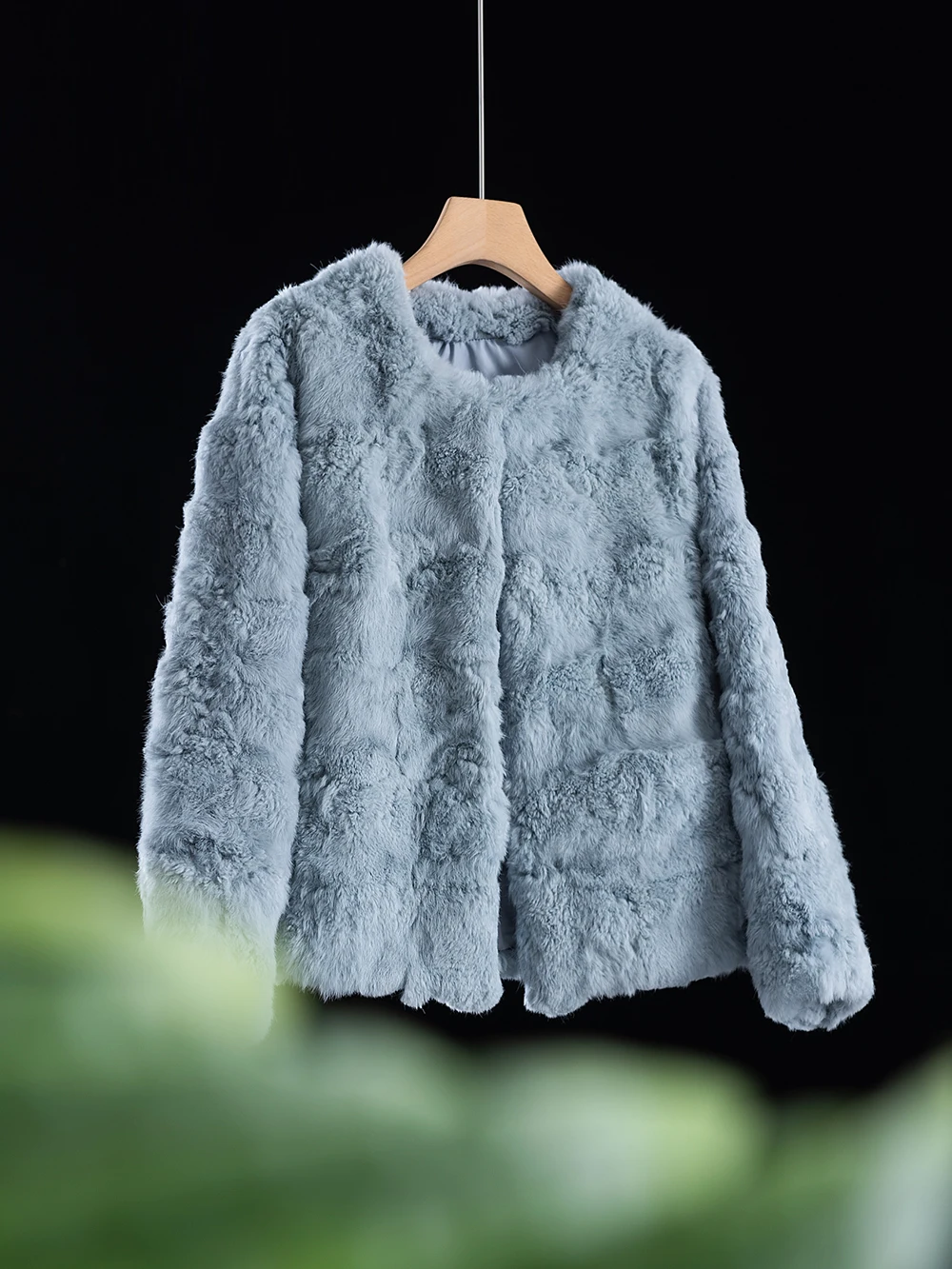 Пальто из кроличьего меха и кожи, зимние новые уличные теплые топы на пуговицах, модное мягкое свободное короткое однотонное пальто
Пальто из кроличьего меха и кожи, зимние новые уличные теплые топы на пуговицах, модное мягкое свободное короткое однотонное пальто