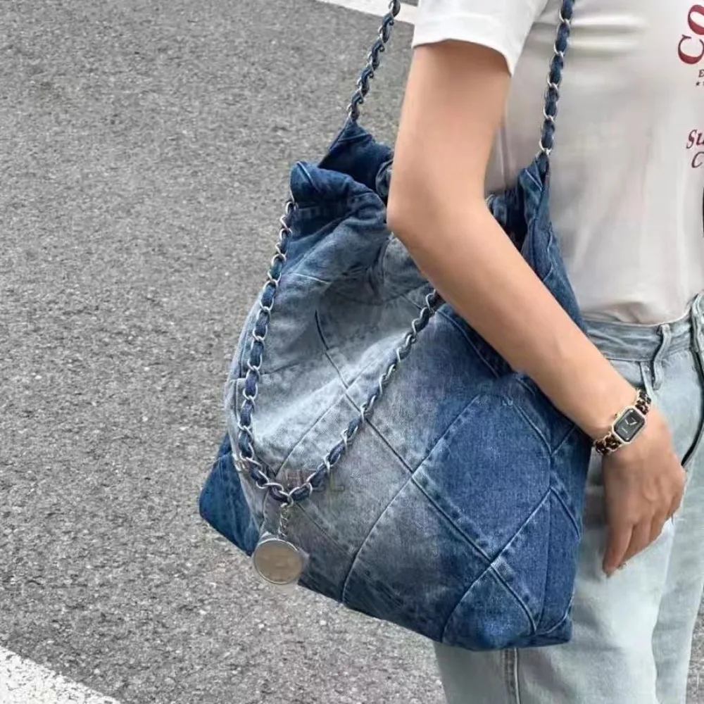 Women's New 2025 Summer Vintage Denim Tote Bag Large Capacity Single Shoulder Chain Strap Handbag Fresh Fashionable Style
Women's New 2025 Summer Vintage Denim Tote Bag Large Capacity Single Shoulder Chain Strap Handbag Fresh Fashionable Style