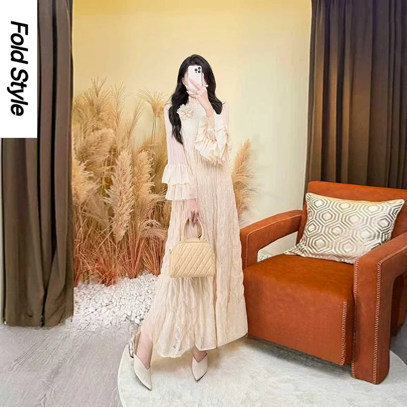 Осень-зима 2022, новое длинное платье с вышивкой для тяжелой промышленности, плиссированное тонкое темпераментное платье с тонкими роговыми рукавами
Осень-зима 2022, новое длинное платье с вышивкой для тяжелой промышленности, плиссированное тонкое темпераментное платье с тонкими роговыми рукавами