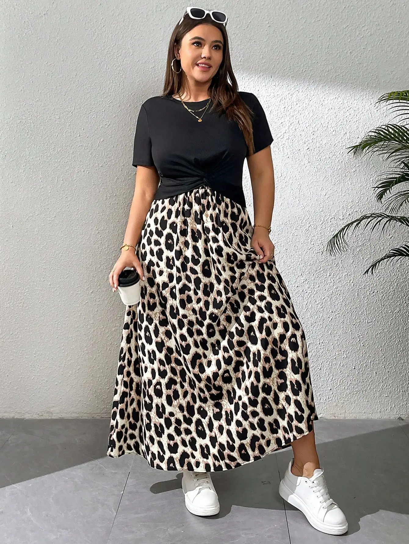 Plus Size Leopard Print Maxi Skirt with Knotted Black Top Set
Plus Size Leopard Print Maxi Skirt with Knotted Black Top Set