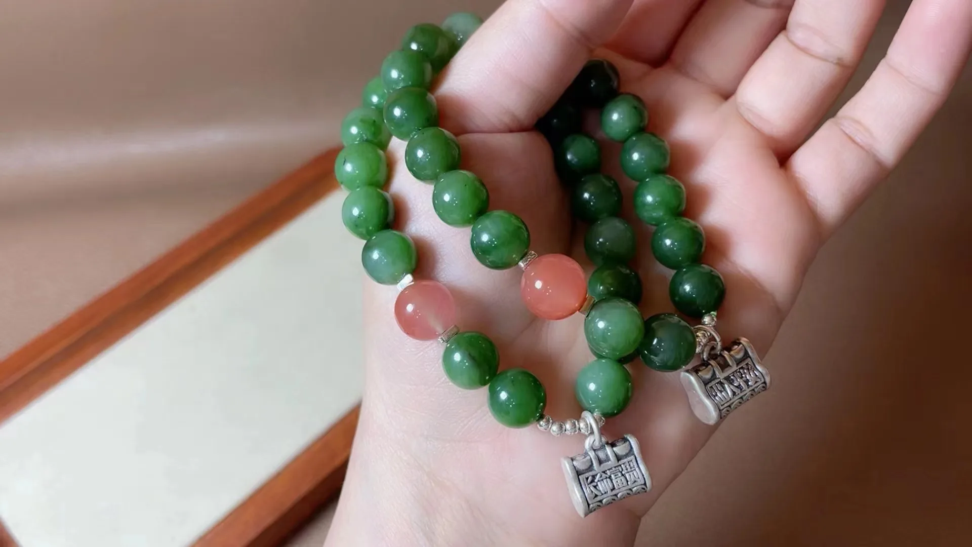 Natural 100% real hetian Jade round beads carved green round beads bracelets for couples woman men Gift with jade bracelet
Natural 100% real hetian Jade round beads carved green round beads bracelets for couples woman men Gift with jade bracelet