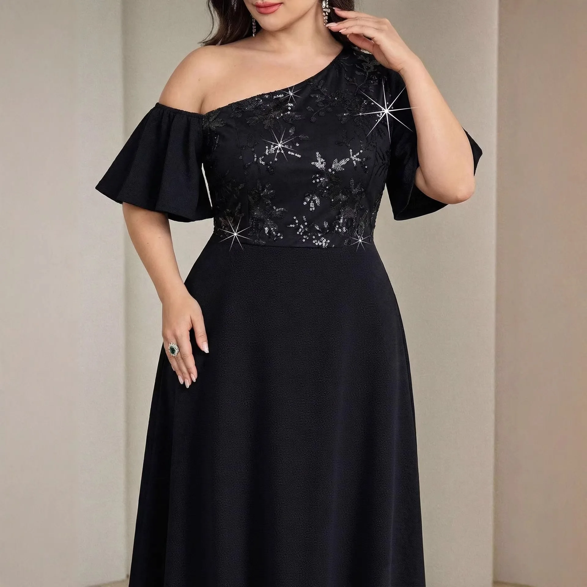 Plus Size Black Asymmetrical One Cold Shoulder Ruffle Short Sleeve Floral Sequin Lace Maxi Dress High Waist A Line Evening Gown
Plus Size Black Asymmetrical One Cold Shoulder Ruffle Short Sleeve Floral Sequin Lace Maxi Dress High Waist A Line Evening Gown