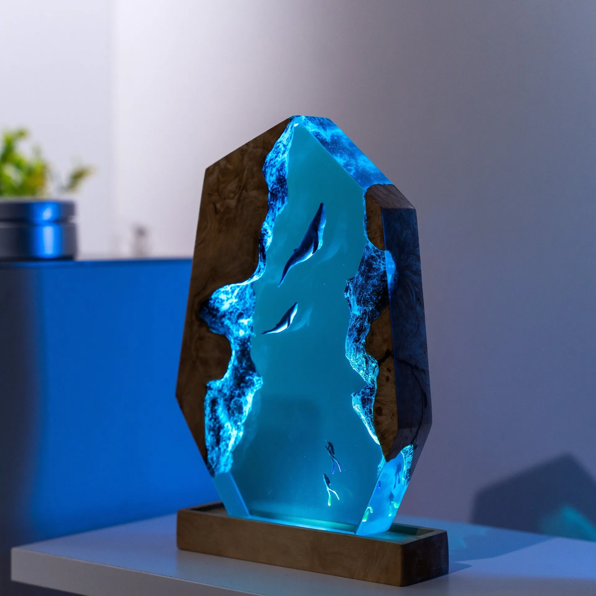 Whale Organic Resin Lamp Creative Art Night Light Ocean Exploration Landscape Decoration Table Lamp USB Charing
Whale Organic Resin Lamp Creative Art Night Light Ocean Exploration Landscape Decoration Table Lamp USB Charing