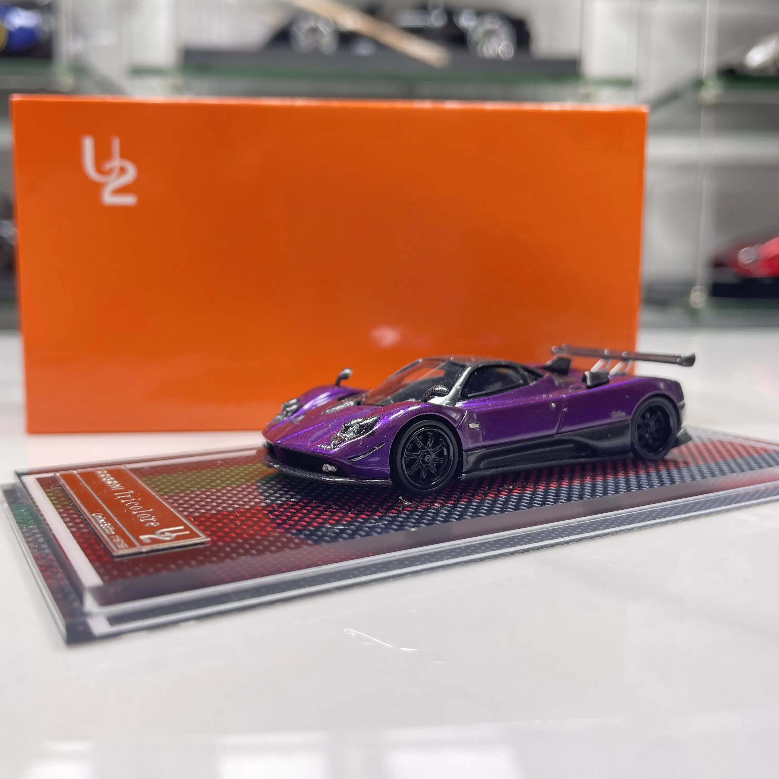 U2 1:64 Scale Resin Car Model
U2 1:64 Scale Resin Car Model
