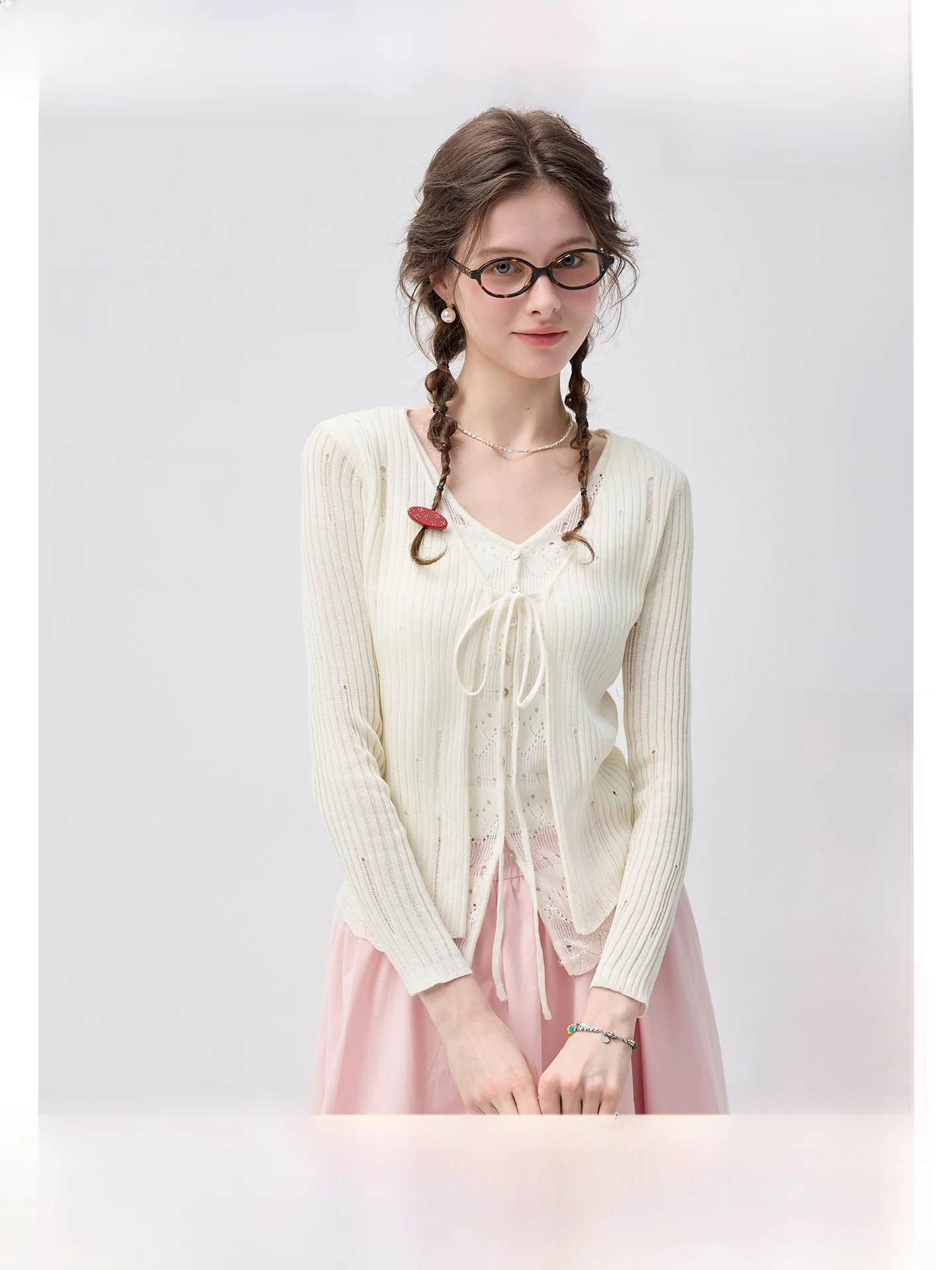 VEGA CHANG RAYON Knitted Summer 2026 Women's Knitwear Gentlewomen's Fashion Straight Cut Long Sleeve V-Neck Breathable
VEGA CHANG RAYON Knitted Summer 2026 Women's Knitwear Gentlewomen's Fashion Straight Cut Long Sleeve V-Neck Breathable