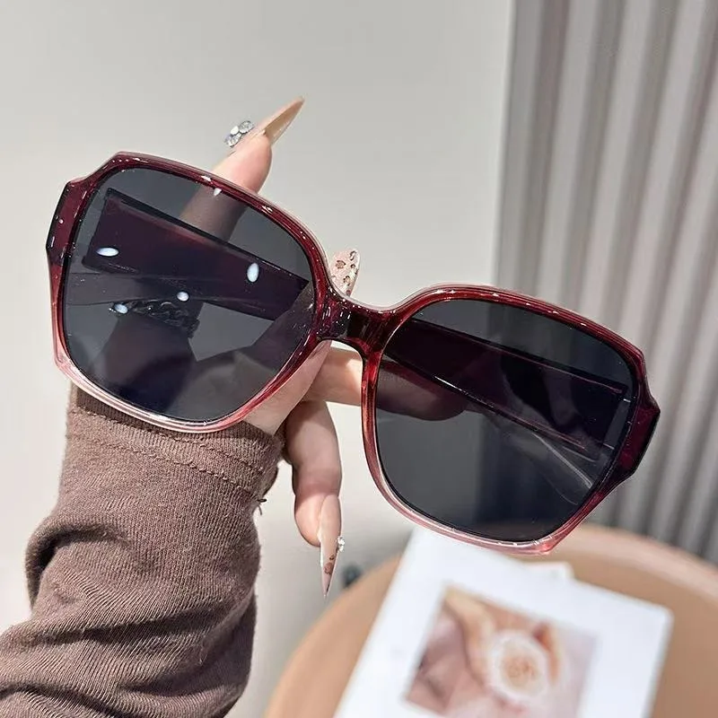 1pc Oversized Unisex Wraparound Fashion Glasses, TAC Lens, Anti-Glare Plastic Frame for Outdoor Sports
1pc Oversized Unisex Wraparound Fashion Glasses, TAC Lens, Anti-Glare Plastic Frame for Outdoor Sports
