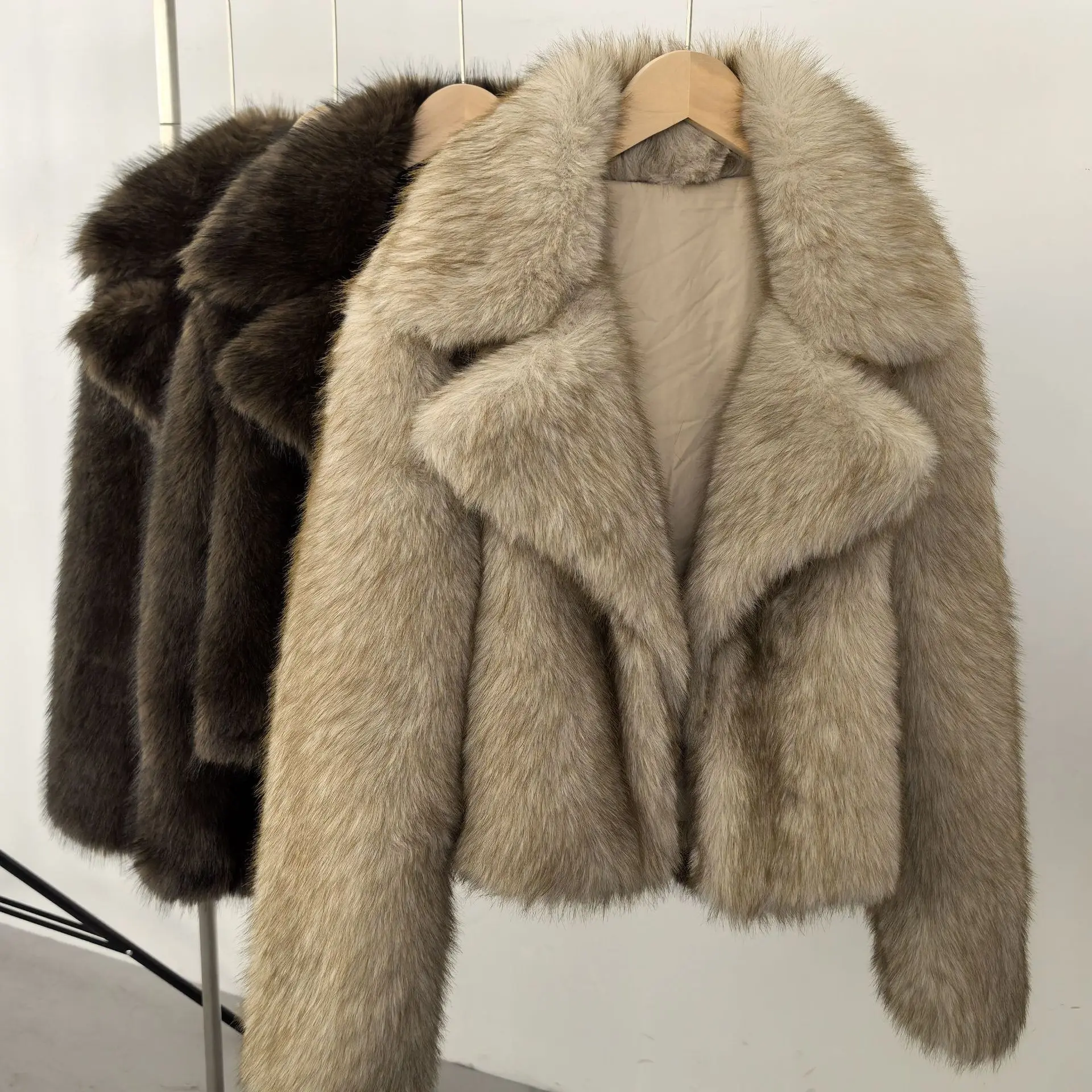Faux Fox Fur Jacket Autumn Winter Clothing Women Fahsion Warm Fake Fur Coat Female Luxury Long Sleeve Artificial Fur Overcoat
Faux Fox Fur Jacket Autumn Winter Clothing Women Fahsion Warm Fake Fur Coat Female Luxury Long Sleeve Artificial Fur Overcoat
