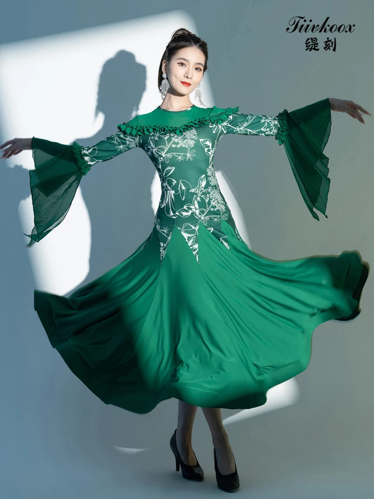X2162 Lady Modern Dress Female Ballroom Dancing Suit Waltz Ballroom DanceLatin Bell Sleeve Dress
X2162 Lady Modern Dress Female Ballroom Dancing Suit Waltz Ballroom DanceLatin Bell Sleeve Dress