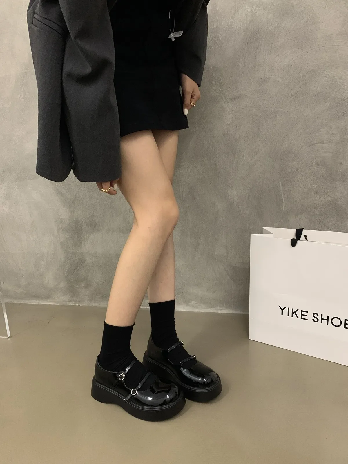 Женское черное платье с круглой головкой в стиле ретро, летнее универсальное модное платье из искусственной кожи, корейское Sle Single oes
Женское черное платье с круглой головкой в стиле ретро, летнее универсальное модное платье из искусственной кожи, корейское Sle Single oes