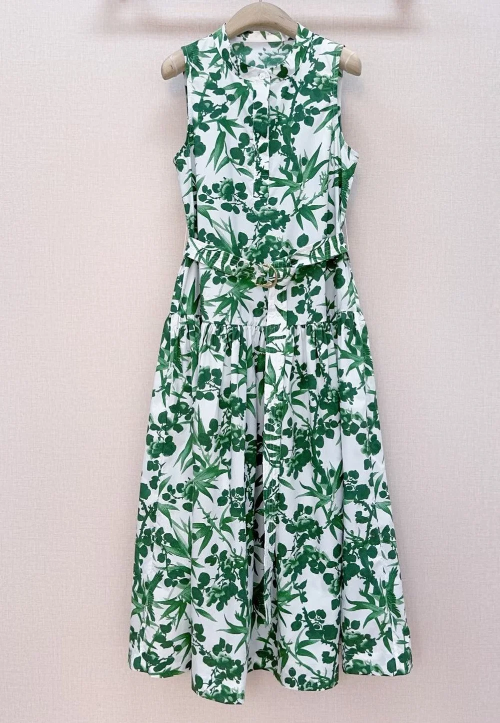 100%Cotton Summer Dress 2026 Fashion Design Women Geen Leaves Print Belt Deco Sleeveless Mid-Calf Length Party Elegant Dress
100%Cotton Summer Dress 2026 Fashion Design Women Geen Leaves Print Belt Deco Sleeveless Mid-Calf Length Party Elegant Dress