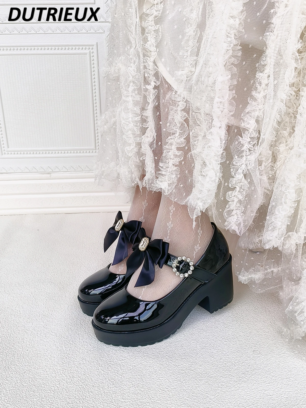 2024 New Spring Autumn Japanese Style Sweet Bow Rhinestone Leather Pumps High Heel Chunky Heel Platform JK Mary Jane Shoes Women
2024 New Spring Autumn Japanese Style Sweet Bow Rhinestone Leather Pumps High Heel Chunky Heel Platform JK Mary Jane Shoes Women