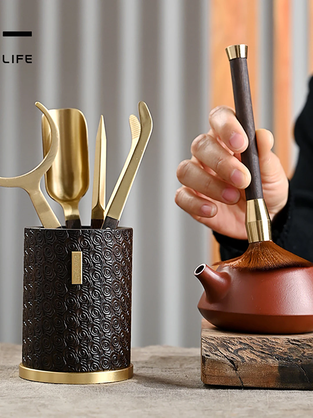 High-End Copper Wood Tea Ceremony Six Gentlemen Set Black Ebony Tea Clip Tea Needle Tea Spoon Wood Tea Accessories
High-End Copper Wood Tea Ceremony Six Gentlemen Set Black Ebony Tea Clip Tea Needle Tea Spoon Wood Tea Accessories