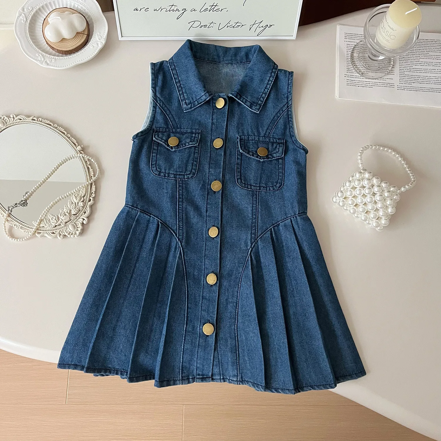 2025 Summer New Korean Version Girls Sleeveless Denim Slim-fitting Breasted Dress Girls Temperament Children's Skirt
2025 Summer New Korean Version Girls Sleeveless Denim Slim-fitting Breasted Dress Girls Temperament Children's Skirt