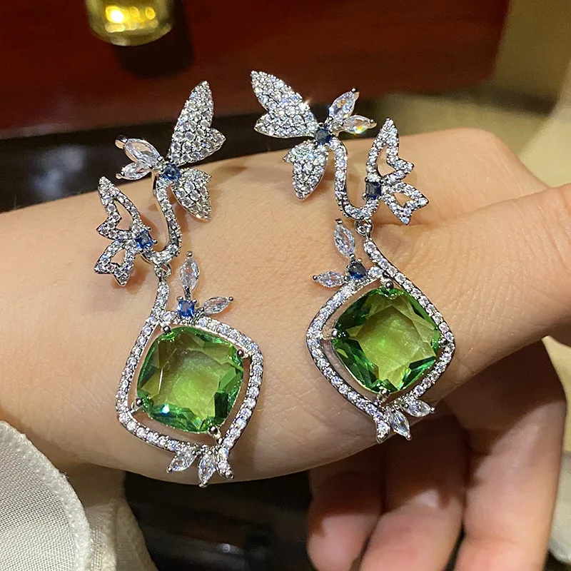 2025 Women Inlaid Fashion Luxury Retro Versatile Butterfly Green Diamond Earrings
2025 Women Inlaid Fashion Luxury Retro Versatile Butterfly Green Diamond Earrings