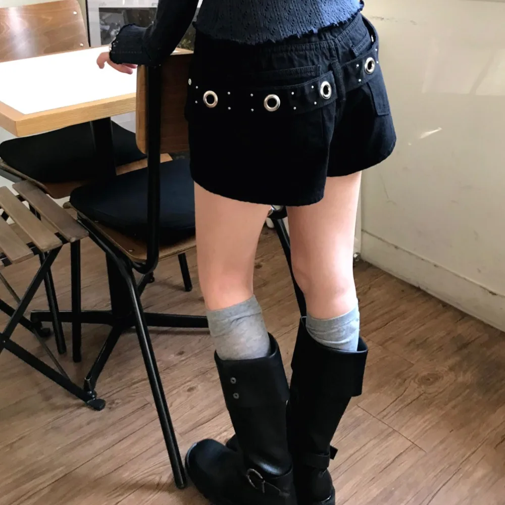 Low Waist Hollow out Bum Baggy Pleated Sexy Short Shorts Casual Style Straight Leg Jeans Short Pants for Young Women
Low Waist Hollow out Bum Baggy Pleated Sexy Short Shorts Casual Style Straight Leg Jeans Short Pants for Young Women