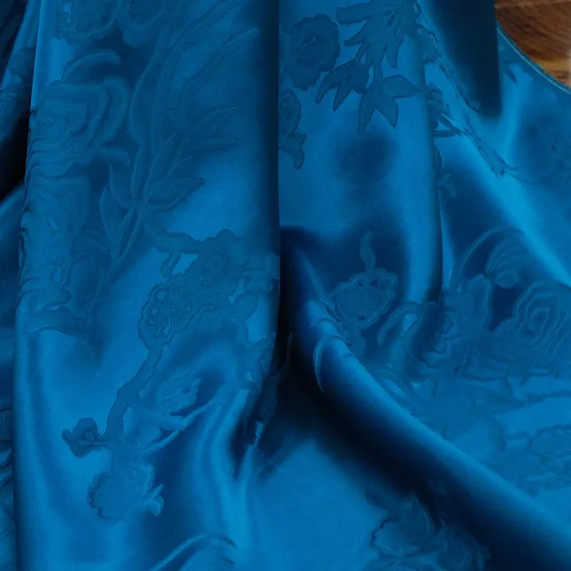 New Chinese-style silk jacquard satin fabric cheongsam top is a niche clothing
New Chinese-style silk jacquard satin fabric cheongsam top is a niche clothing