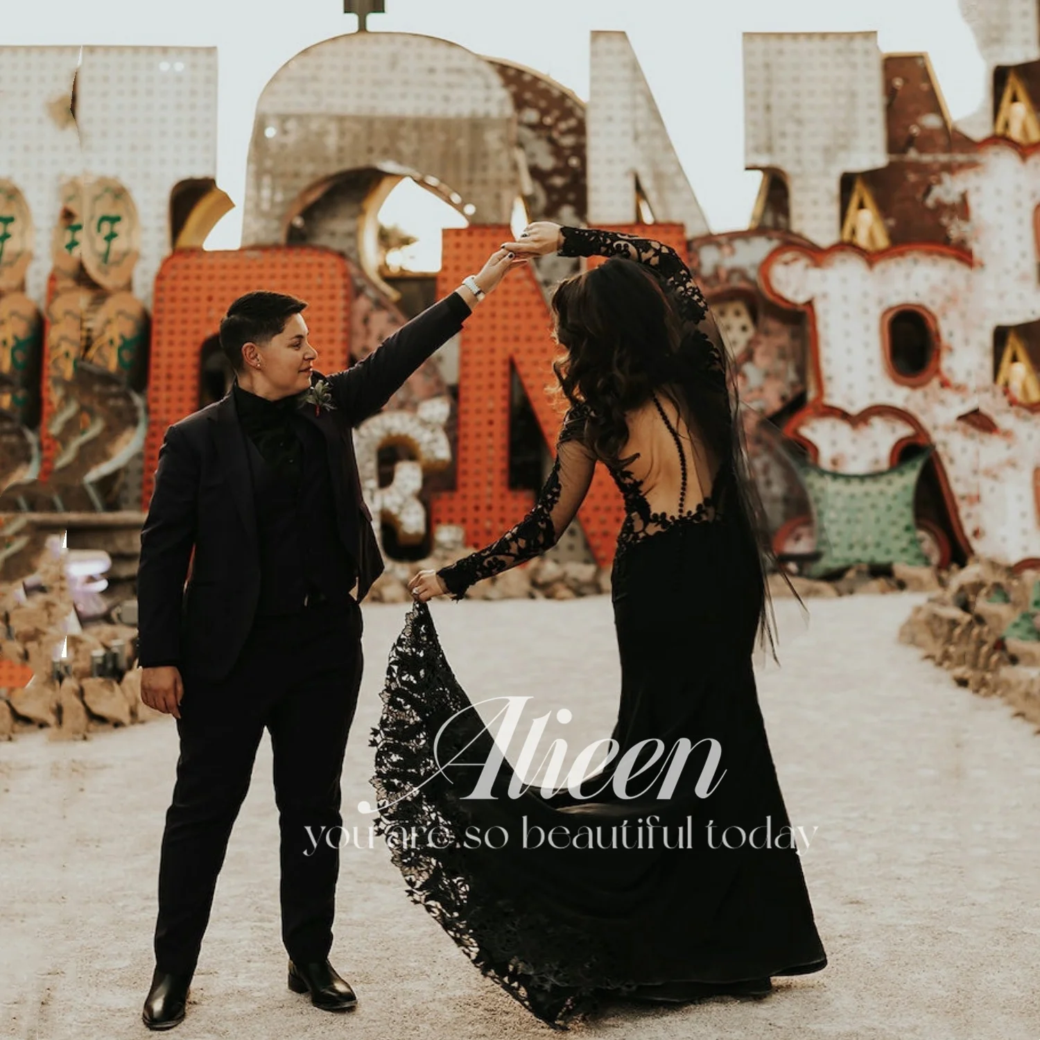 Gothic Black Mermaid Wedding Dresses Sheer Backless Long Sleeves Lace Applique Bohemian Beach Bridal Gowns Sexy Summer Vestido
Gothic Black Mermaid Wedding Dresses Sheer Backless Long Sleeves Lace Applique Bohemian Beach Bridal Gowns Sexy Summer Vestido