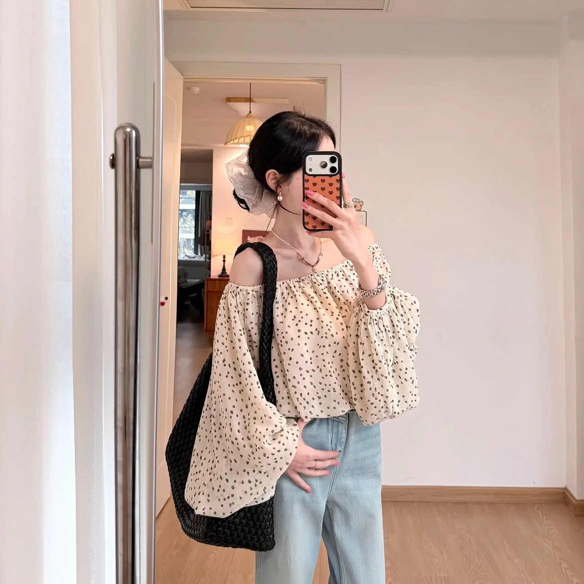 Fashionable Polka Dot Chiffon Top Short Sleeve Long Sleeve Summer 2026 Women's Design Sense Gown One Shoulder Style Daily Wear
Fashionable Polka Dot Chiffon Top Short Sleeve Long Sleeve Summer 2026 Women's Design Sense Gown One Shoulder Style Daily Wear