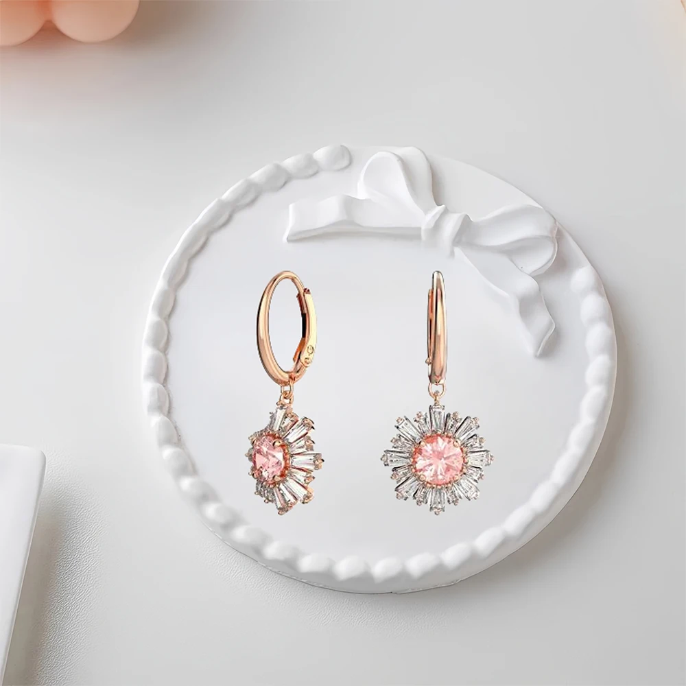 2025 Hot Selling Brand Women's Earrings Fashionable, Simple, Luxurious Jewelry Suitable for Gifting To Friends
2025 Hot Selling Brand Women's Earrings Fashionable, Simple, Luxurious Jewelry Suitable for Gifting To Friends