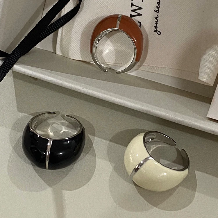 Массивное металлическое кольцо для женщин, модное украшение, простой дизайн, с эффектом капельной глазури, винтажное, широкое, стильное, аксессуар
Массивное металлическое кольцо для женщин, модное украшение, простой дизайн, с эффектом капельной глазури, винтажное, широкое, стильное, аксессуар