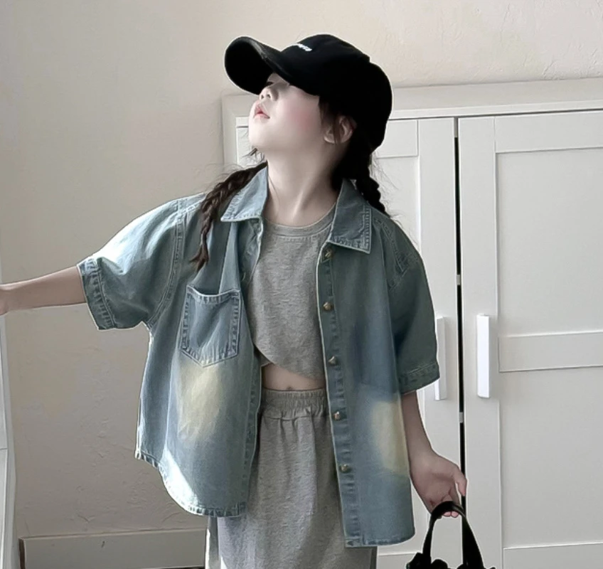 Jackets Princess Children Clothing Summer New Korean Short Sleeved Shirt Boys Girls Retro Style Gradient Cowboy Shirt 2024
Jackets Princess Children Clothing Summer New Korean Short Sleeved Shirt Boys Girls Retro Style Gradient Cowboy Shirt 2024