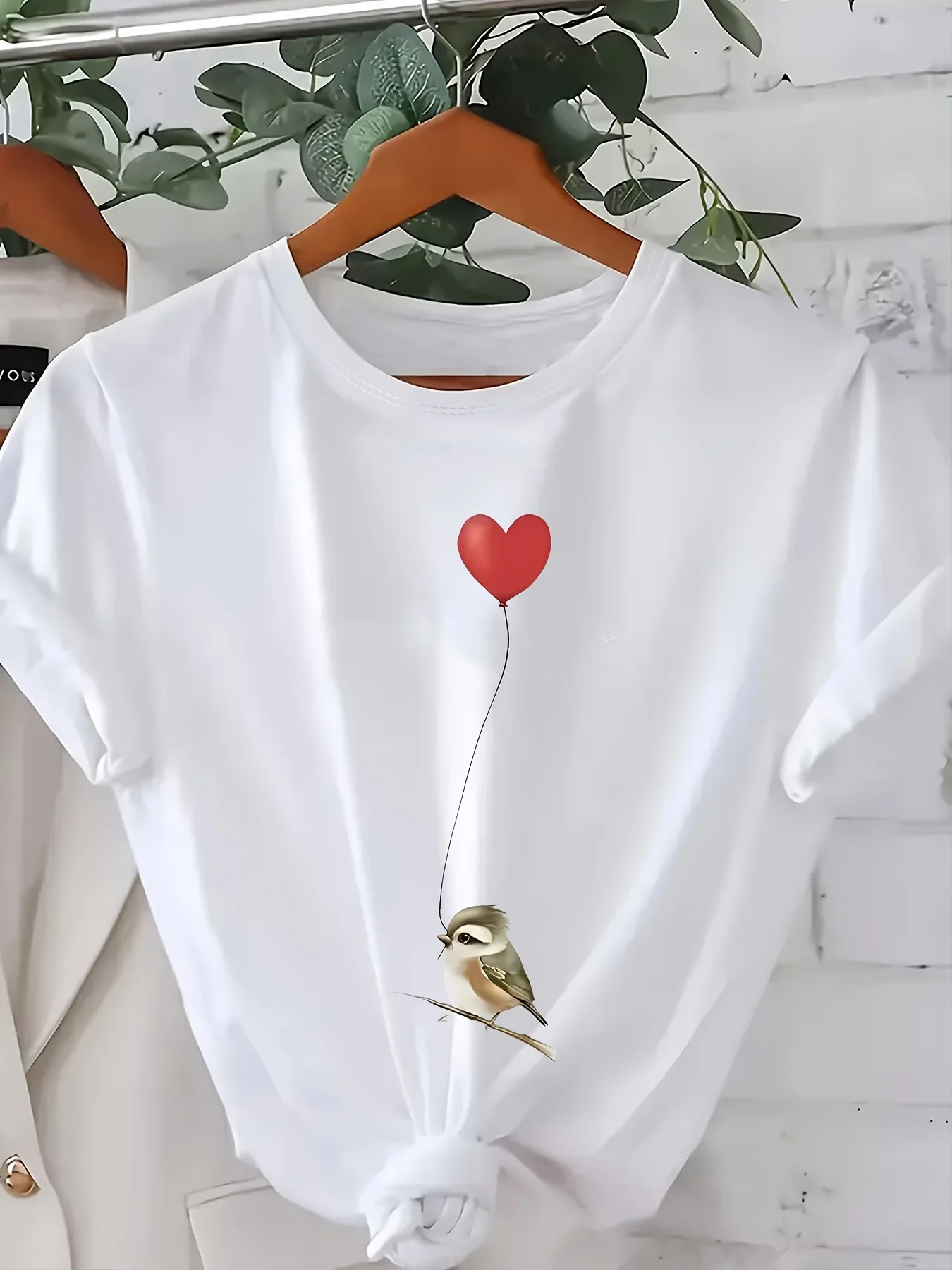 Women's Plus Size T-Shirt Original Design Fashion Love Balloon Pattern Printed Women's Casual Soft Round Neck Short Sleeved Tops
Women's Plus Size T-Shirt Original Design Fashion Love Balloon Pattern Printed Women's Casual Soft Round Neck Short Sleeved Tops