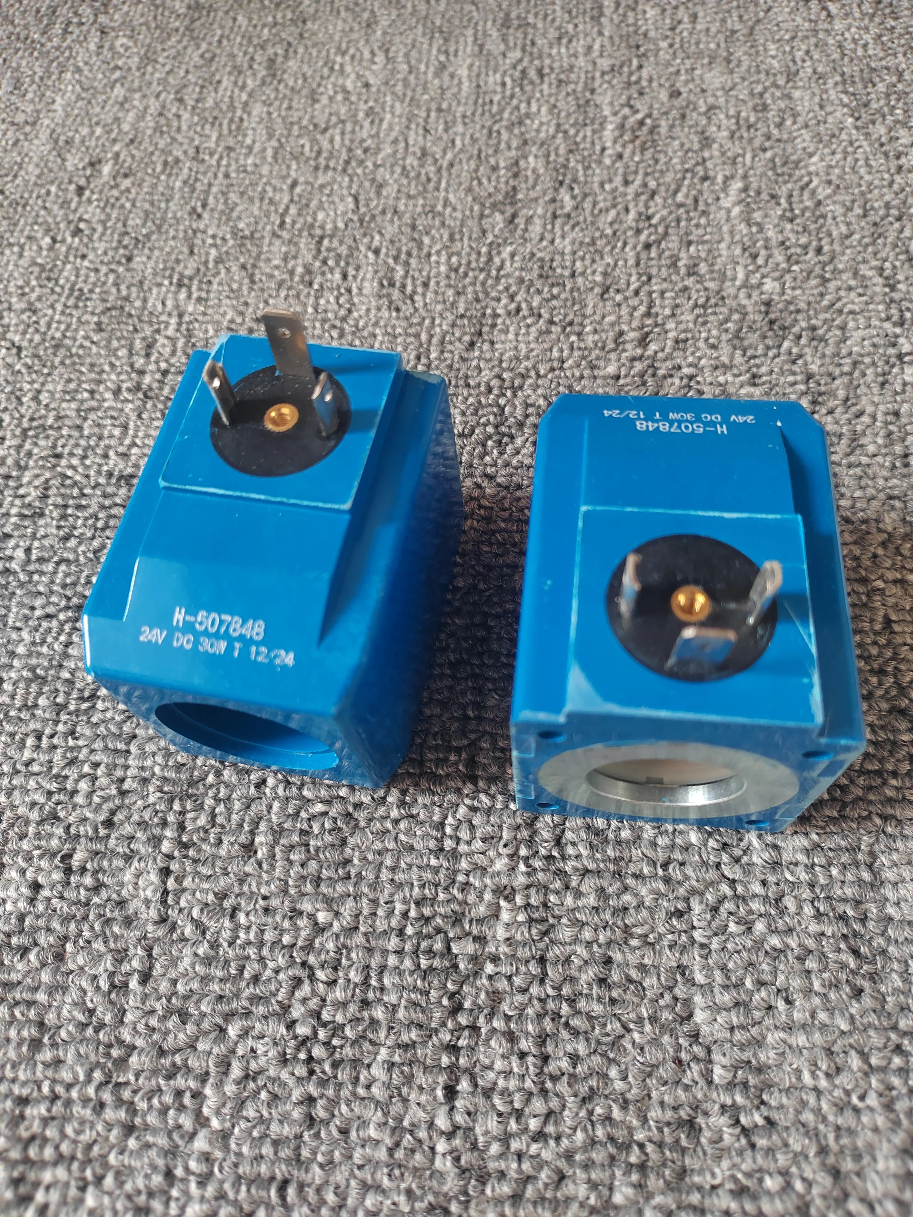 Новый электромагнитный клапан VICKERS H507848 H-507848, 24В, 30Вт, 1 шт.
Новый электромагнитный клапан VICKERS H507848 H-507848, 24В, 30Вт, 1 шт.