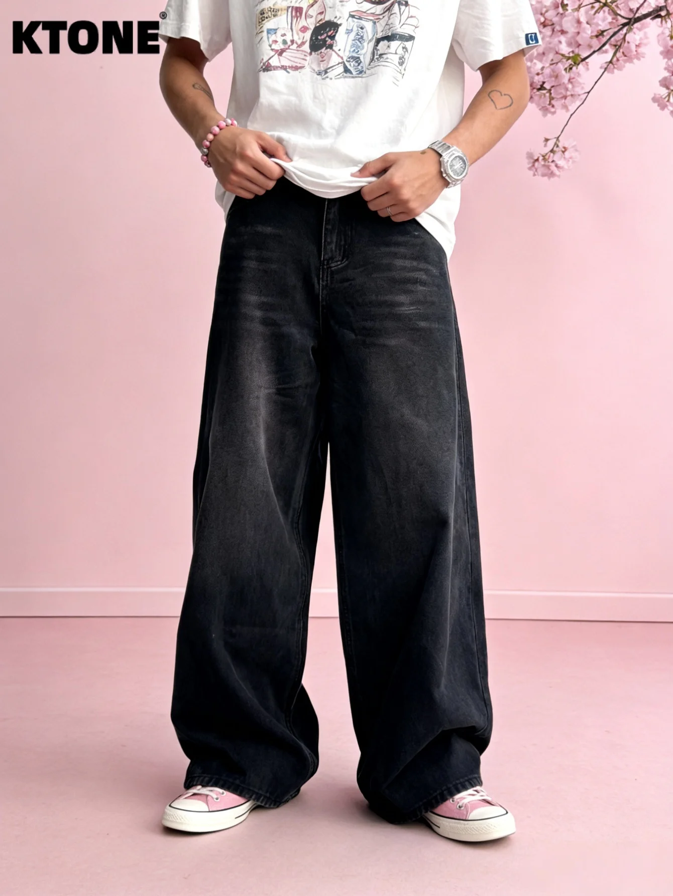 Original Baggy Jeans for Man Drip Light Retro Look. No accessories or belts included.
Original Baggy Jeans for Man Drip Light Retro Look. No accessories or belts included.