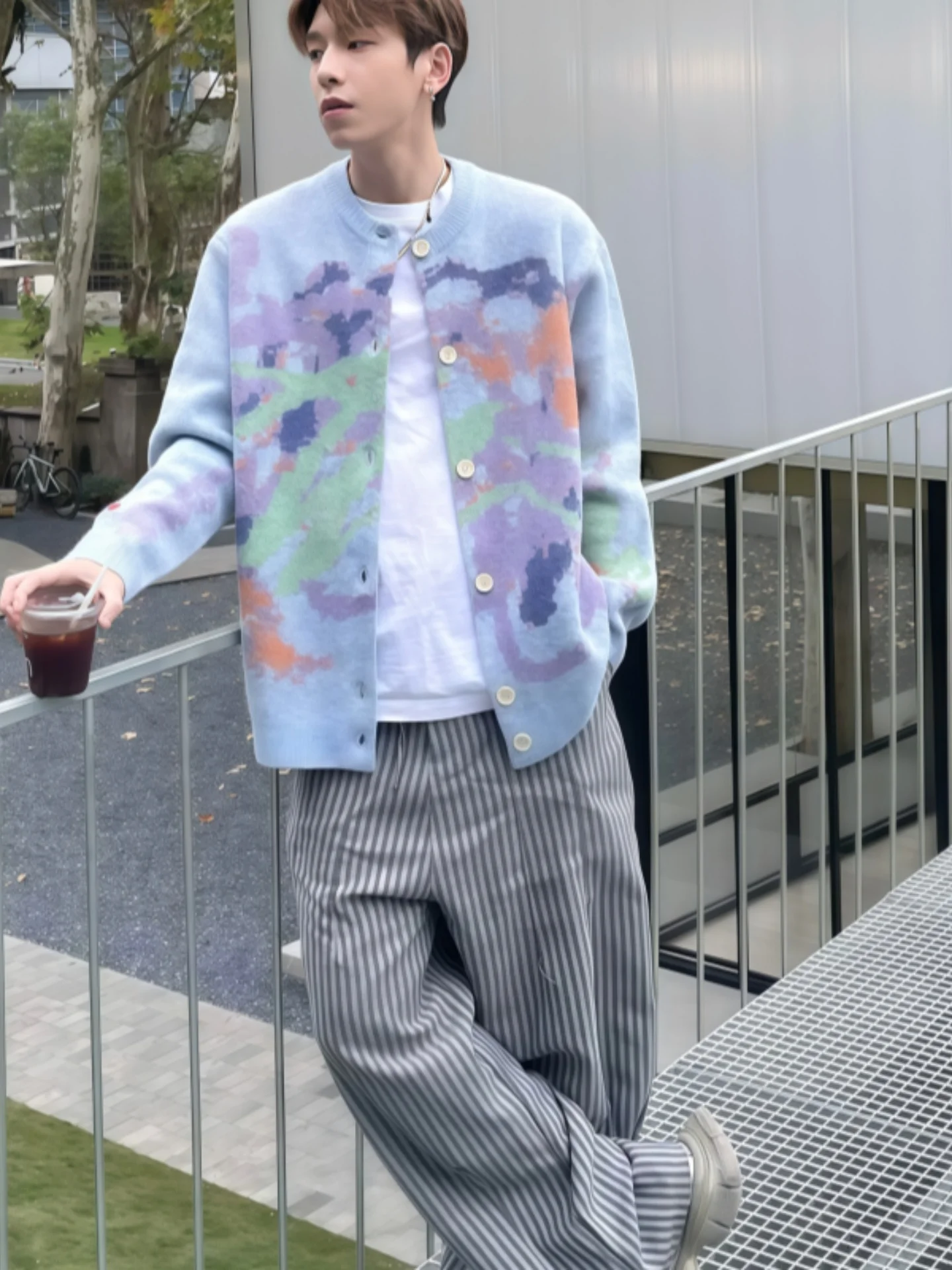 Мужской зимний кардиган-свитер синий, свободного кроя, мягкий, вязаный, в стиле Cleanfit
Мужской зимний кардиган-свитер синий, свободного кроя, мягкий, вязаный, в стиле Cleanfit