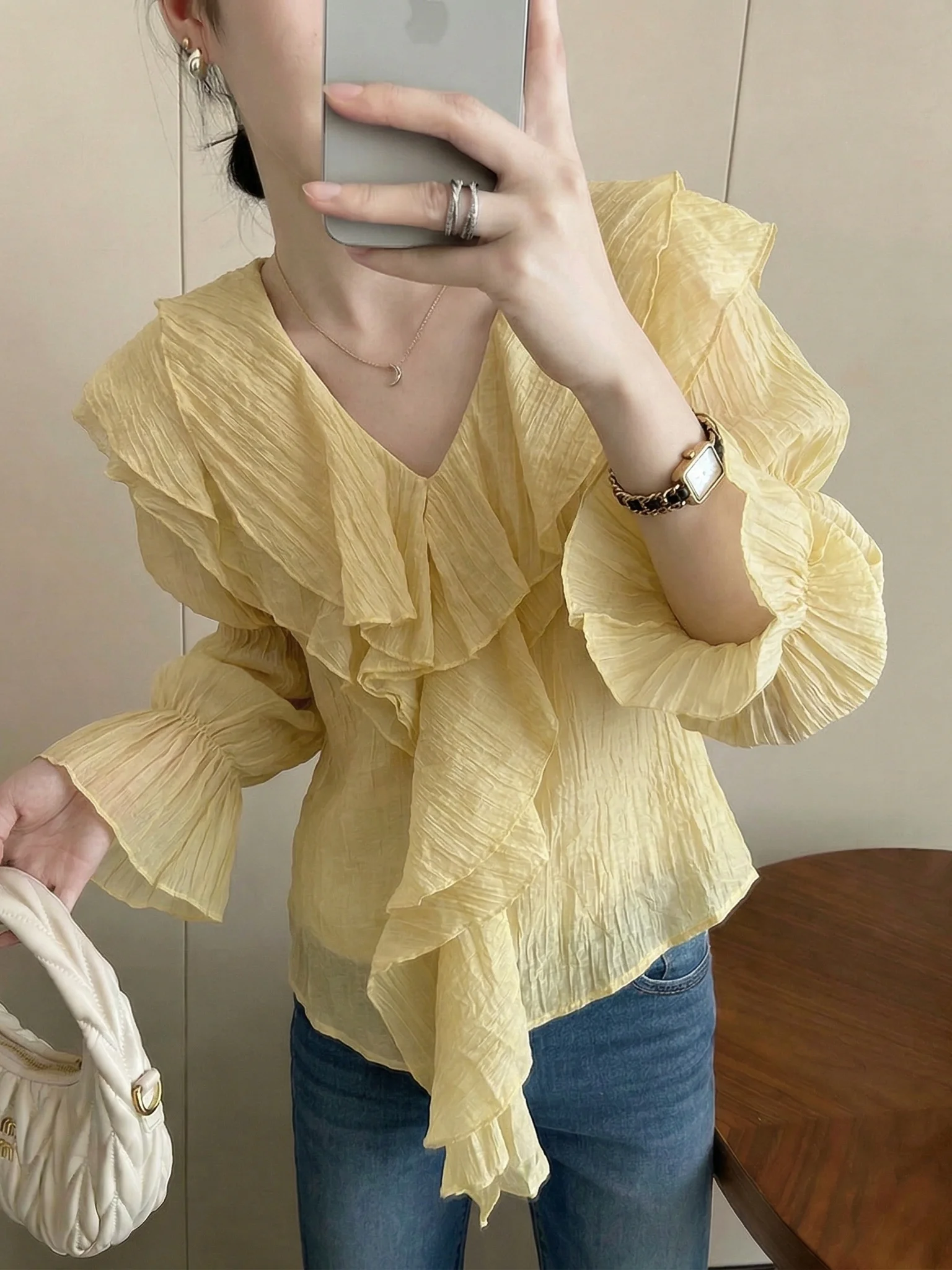 Yellow Lace Trim V-Neck Shoulder Length Bell Sleeve Chiffon Shirt Women's Fashion Spring New Loose Fit Commute Style Top
Yellow Lace Trim V-Neck Shoulder Length Bell Sleeve Chiffon Shirt Women's Fashion Spring New Loose Fit Commute Style Top