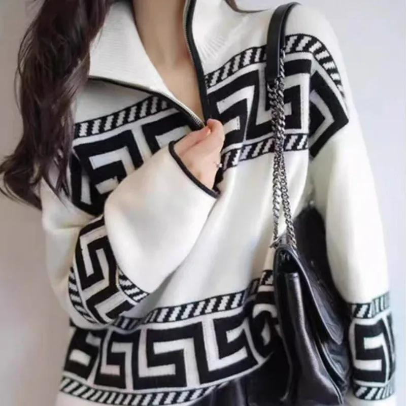 Dopamine Style 2025 Autumn Winter New Temperament Versatile Half-open Zipper Lazy Loose Long-sleeved Knitted Pullover Top
Dopamine Style 2025 Autumn Winter New Temperament Versatile Half-open Zipper Lazy Loose Long-sleeved Knitted Pullover Top