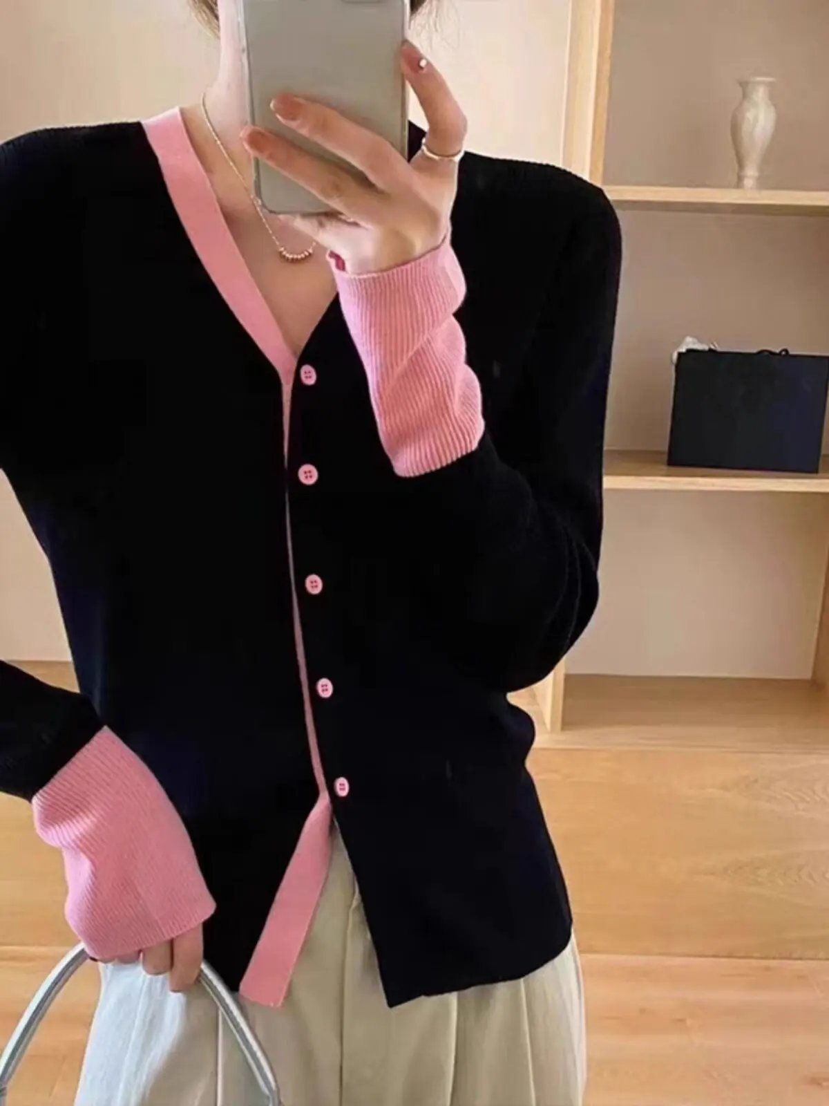 Pink And Black Splice V-Neck Knitted Sweater Jacket Women's Early Spring 2026 Slimming Open Cardigan Fake Two-Piece Top
Pink And Black Splice V-Neck Knitted Sweater Jacket Women's Early Spring 2026 Slimming Open Cardigan Fake Two-Piece Top