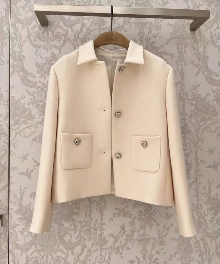 Elegant Short Coat for Women in Beige with Square Collar Spring Autumn 2023 Commute Style Long Sleeve Single Button Closure
Elegant Short Coat for Women in Beige with Square Collar Spring Autumn 2023 Commute Style Long Sleeve Single Button Closure