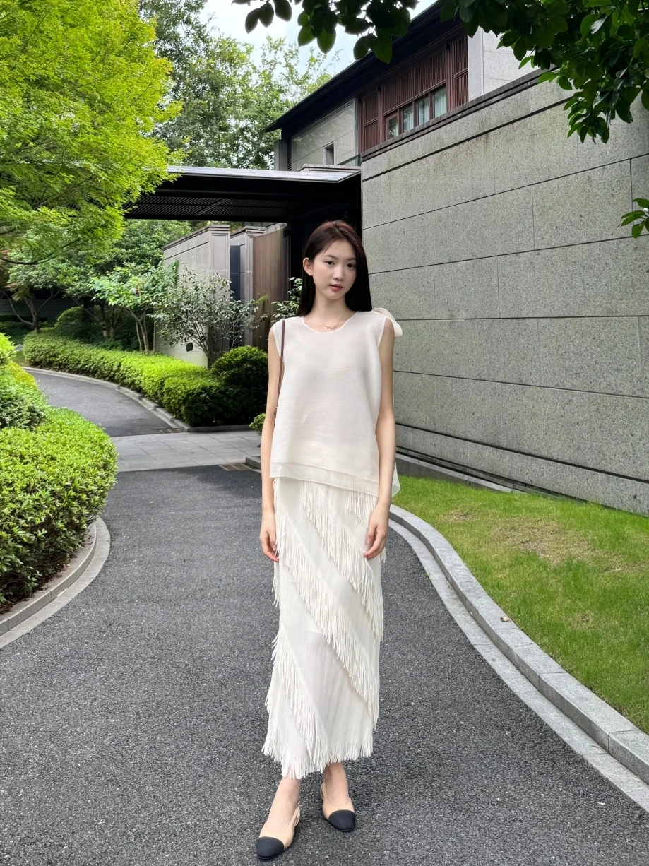 Summer Asymmetrical Pleated Skirt Set Lightweight Mature Style Tassel Half-length Skirt Two-piece Set Universal Fit Casual Fa...
Summer Asymmetrical Pleated Skirt Set Lightweight Mature Style Tassel Half-length Skirt Two-piece Set Universal Fit Casual Fa...