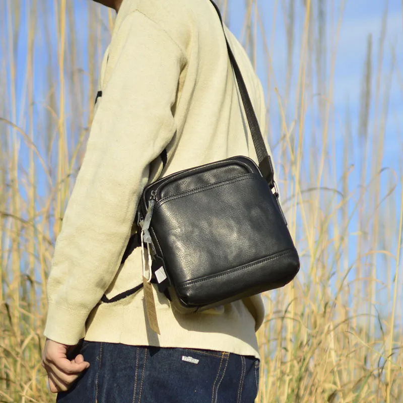 AETOO Shoulder bag men's leather casual vertical crossbody bag Fashion trend first layer cowhide men's small backpack
AETOO Shoulder bag men's leather casual vertical crossbody bag Fashion trend first layer cowhide men's small backpack