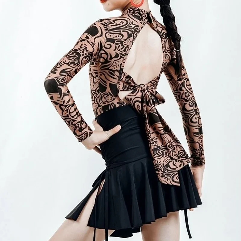 Girls Latin Dance Dress Set High-neck Long-sleeved Backless Leotard Black Skirt Suit Cha-cha Samba Cowboy Dance Training Costume
Girls Latin Dance Dress Set High-neck Long-sleeved Backless Leotard Black Skirt Suit Cha-cha Samba Cowboy Dance Training Costume