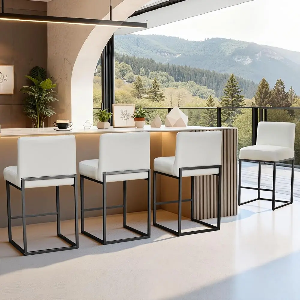 Набор из 4-х барных стульев высотой: 26 бежевых искусственной кожи с черными металлическими спинками.
Набор из 4-х барных стульев высотой: 26 бежевых искусственной кожи с черными металлическими спинками.