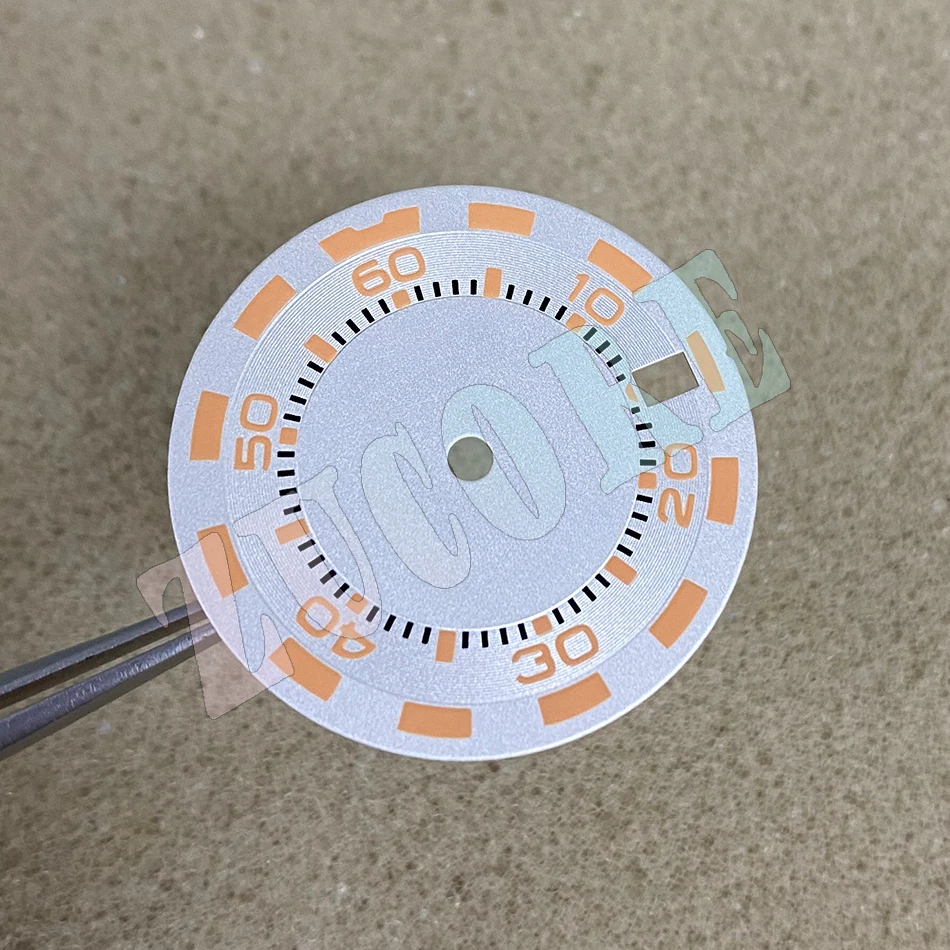 Новая новая кисть, аксессуары для часов, модифицированный циферблат SKX, 28,5 мм, зеленый светящийся свет, подходит для механизма NH35/36
Новая новая кисть, аксессуары для часов, модифицированный циферблат SKX, 28,5 мм, зеленый светящийся свет, подходит для механизма NH35/36