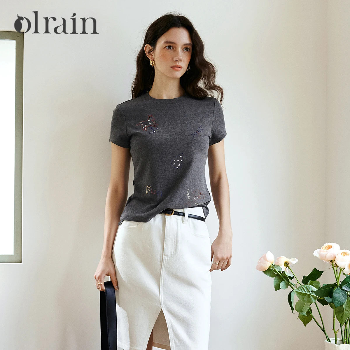OLrain Women's T-Shirt Gray Short Sleeve Embroidered Print Lyocell Thin Niche Knitted Tee 2026 Summer Casual Top O58XT002163
OLrain Women's T-Shirt Gray Short Sleeve Embroidered Print Lyocell Thin Niche Knitted Tee 2026 Summer Casual Top O58XT002163