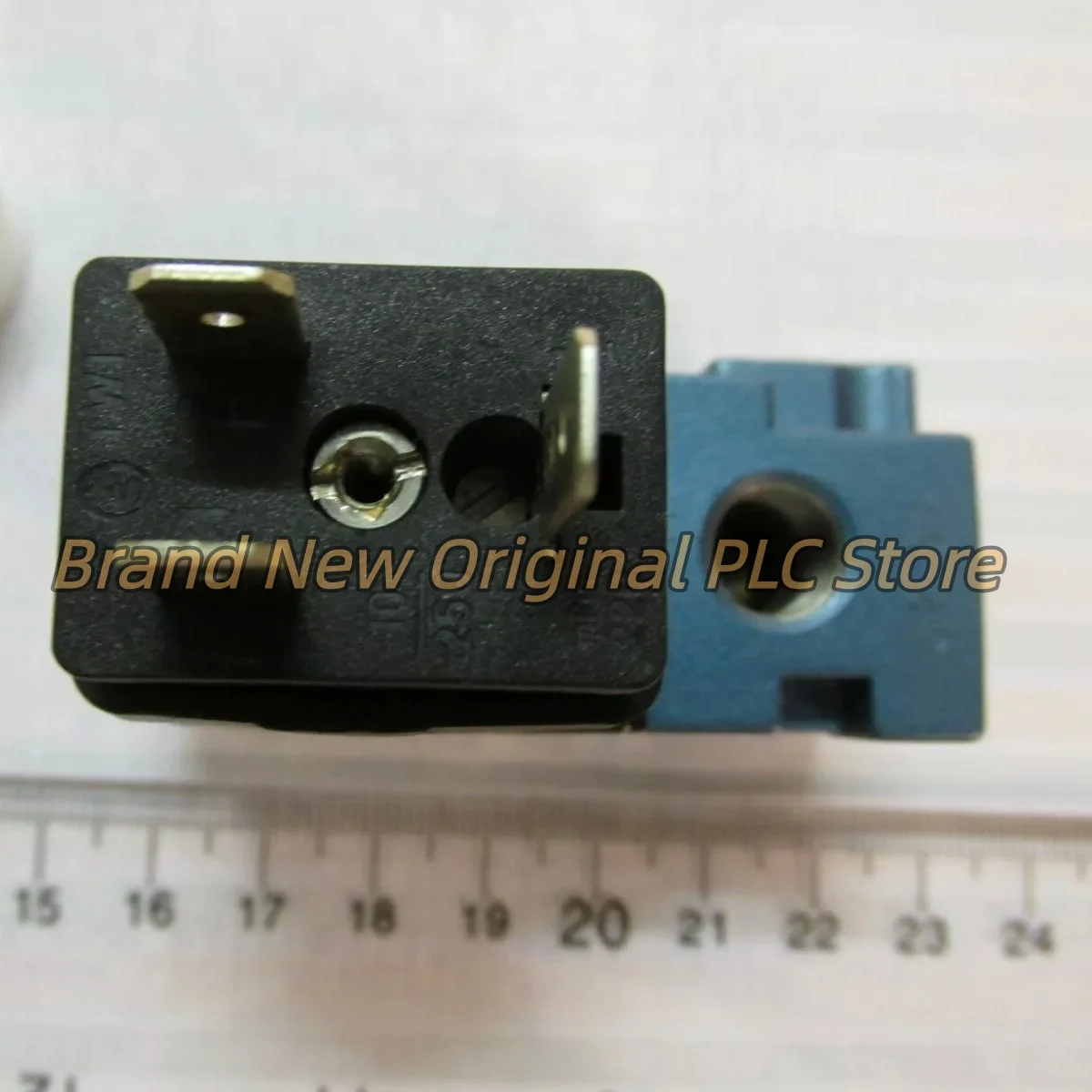 116B-610JM Brand New 116B-611BAAA solenoid 116B-611JB valve
116B-610JM Brand New 116B-611BAAA solenoid 116B-611JB valve